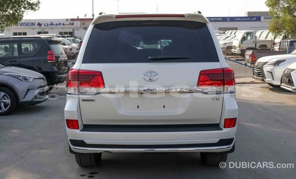 Buy Import Toyota Land Cruiser White Car in Import - Dubai in Central Buy Import Toyota Land Cruiser White Car in Import - Dubai in Central