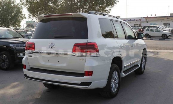 Buy Import Toyota Land Cruiser White Car in Import - Dubai in Central Buy Import Toyota Land Cruiser White Car in Import - Dubai in Central