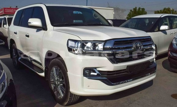 Buy Import Toyota Land Cruiser White Car in Import - Dubai in Central Buy Import Toyota Land Cruiser White Car in Import - Dubai in Central