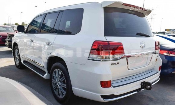 Buy Import Toyota Land Cruiser White Car in Import - Dubai in Central Buy Import Toyota Land Cruiser White Car in Import - Dubai in Central