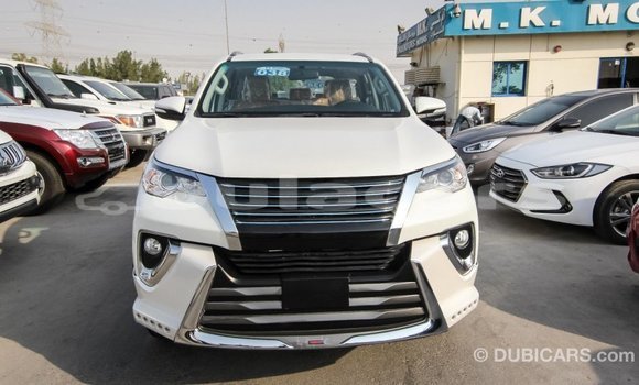Acheter Import Voiture Toyota Fortuner Blanc à Import - Dubai, Central Acheter Import Voiture Toyota Fortuner Blanc à Import - Dubai, Central