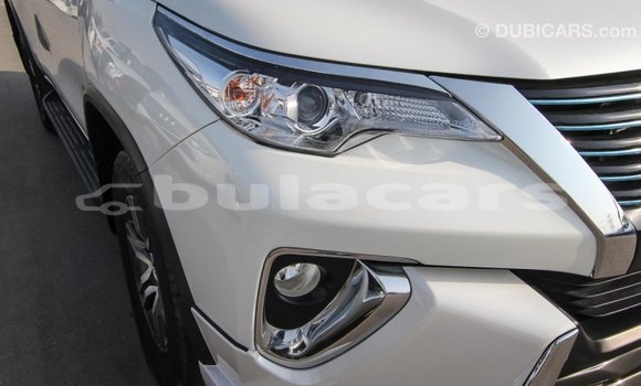 Acheter Import Voiture Toyota Fortuner Blanc à Import - Dubai, Central Acheter Import Voiture Toyota Fortuner Blanc à Import - Dubai, Central