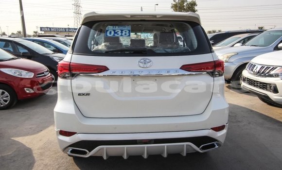 Acheter Import Voiture Toyota Fortuner Blanc à Import - Dubai, Central Acheter Import Voiture Toyota Fortuner Blanc à Import - Dubai, Central