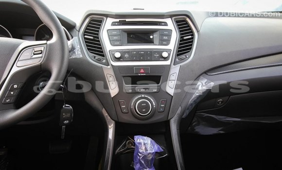 Buy Import Hyundai Santa Fe White Car in Import - Dubai in Central Buy Import Hyundai Santa Fe White Car in Import - Dubai in Central