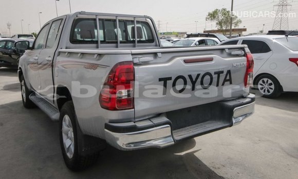 Acheter Import Voiture Toyota Hilux Gris à Import - Dubai, Central Acheter Import Voiture Toyota Hilux Gris à Import - Dubai, Central