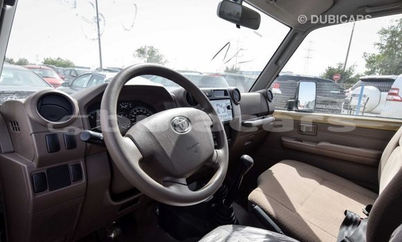 Buy Import Toyota Land Cruiser Beige Car in Import - Dubai in Central Buy Import Toyota Land Cruiser Beige Car in Import - Dubai in Central