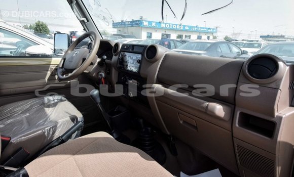 Buy Import Toyota Land Cruiser Beige Car in Import - Dubai in Central Buy Import Toyota Land Cruiser Beige Car in Import - Dubai in Central