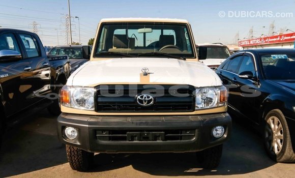 Acheter Import Voiture Toyota Land Cruiser Beige à Import - Dubai, Central Acheter Import Voiture Toyota Land Cruiser Beige à Import - Dubai, Central