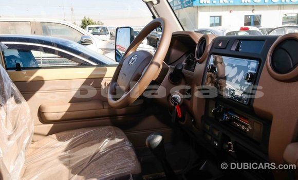 Acheter Import Voiture Toyota Land Cruiser Beige à Import - Dubai, Central Acheter Import Voiture Toyota Land Cruiser Beige à Import - Dubai, Central