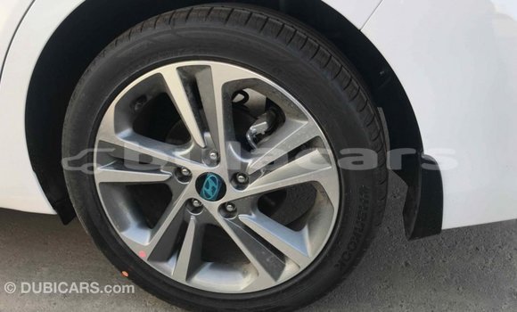 Acheter Import Voiture Hyundai Elantra Blanc à Import - Dubai, Central Acheter Import Voiture Hyundai Elantra Blanc à Import - Dubai, Central