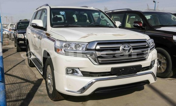 Buy Import Toyota Land Cruiser White Car in Import - Dubai in Central Buy Import Toyota Land Cruiser White Car in Import - Dubai in Central