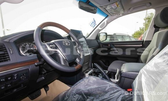 Buy Import Toyota Land Cruiser White Car in Import - Dubai in Central Buy Import Toyota Land Cruiser White Car in Import - Dubai in Central