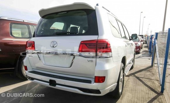 Buy Import Toyota Land Cruiser White Car in Import - Dubai in Central Buy Import Toyota Land Cruiser White Car in Import - Dubai in Central