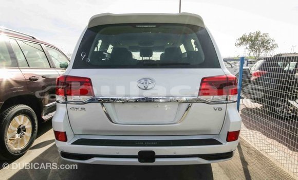 Buy Import Toyota Land Cruiser White Car in Import - Dubai in Central Buy Import Toyota Land Cruiser White Car in Import - Dubai in Central