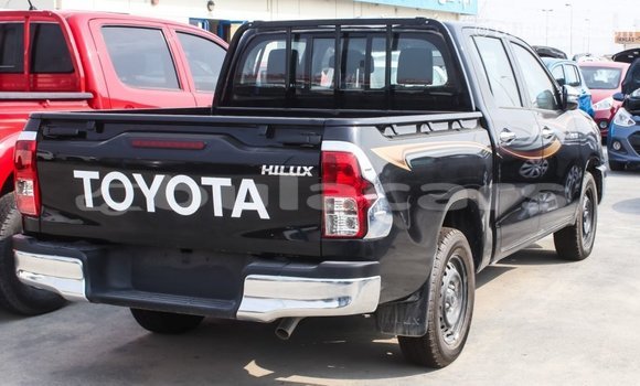 Acheter Import Voiture Toyota Hilux Noir à Import - Dubai, Central Acheter Import Voiture Toyota Hilux Noir à Import - Dubai, Central