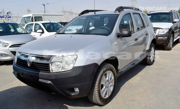 Acheter Import Voiture Renault Duster Gris à Import - Dubai, Central Acheter Import Voiture Renault Duster Gris à Import - Dubai, Central