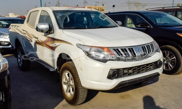 Acheter Import Voiture Mitsubishi L200 Blanc à Import - Dubai, Central Acheter Import Voiture Mitsubishi L200 Blanc à Import - Dubai, Central
