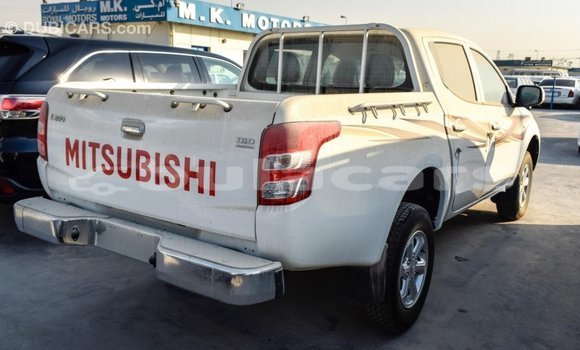 Acheter Import Voiture Mitsubishi L200 Blanc à Import - Dubai, Central Acheter Import Voiture Mitsubishi L200 Blanc à Import - Dubai, Central
