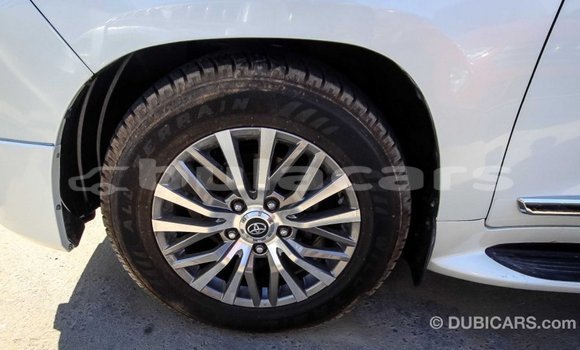 Acheter Import Voiture Toyota Land Cruiser Blanc à Import - Dubai, Central Acheter Import Voiture Toyota Land Cruiser Blanc à Import - Dubai, Central