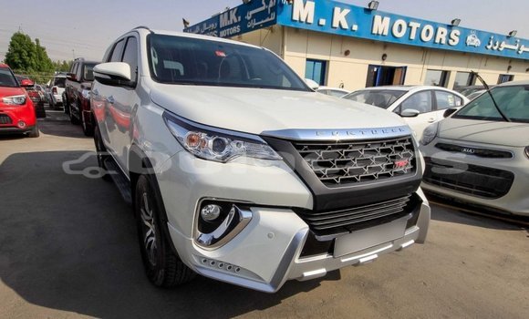 Acheter Import Voiture Toyota Fortuner Blanc à Import - Dubai, Central Acheter Import Voiture Toyota Fortuner Blanc à Import - Dubai, Central