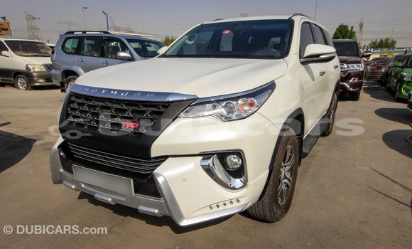 Acheter Import Voiture Toyota Fortuner Blanc à Import - Dubai, Central Acheter Import Voiture Toyota Fortuner Blanc à Import - Dubai, Central