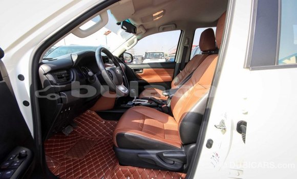 Acheter Import Voiture Toyota Fortuner Blanc à Import - Dubai, Central Acheter Import Voiture Toyota Fortuner Blanc à Import - Dubai, Central