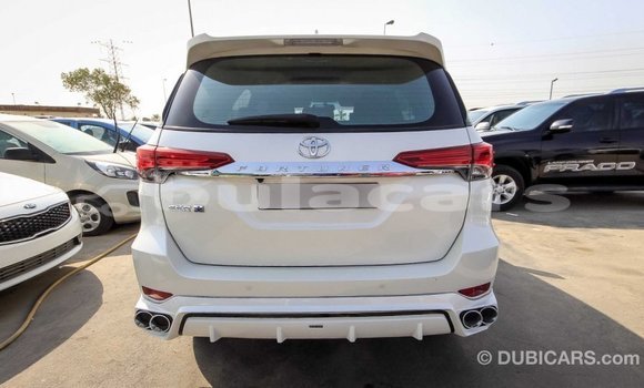 Acheter Import Voiture Toyota Fortuner Blanc à Import - Dubai, Central Acheter Import Voiture Toyota Fortuner Blanc à Import - Dubai, Central