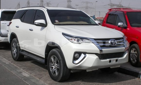 Acheter Import Voiture Toyota Fortuner Blanc à Import - Dubai, Central Acheter Import Voiture Toyota Fortuner Blanc à Import - Dubai, Central