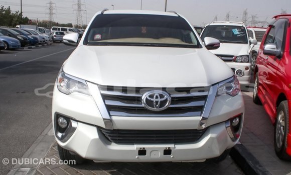Acheter Import Voiture Toyota Fortuner Blanc à Import - Dubai, Central Acheter Import Voiture Toyota Fortuner Blanc à Import - Dubai, Central