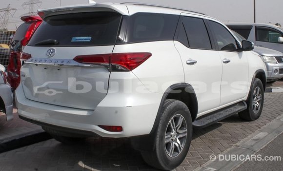 Acheter Import Voiture Toyota Fortuner Blanc à Import - Dubai, Central Acheter Import Voiture Toyota Fortuner Blanc à Import - Dubai, Central
