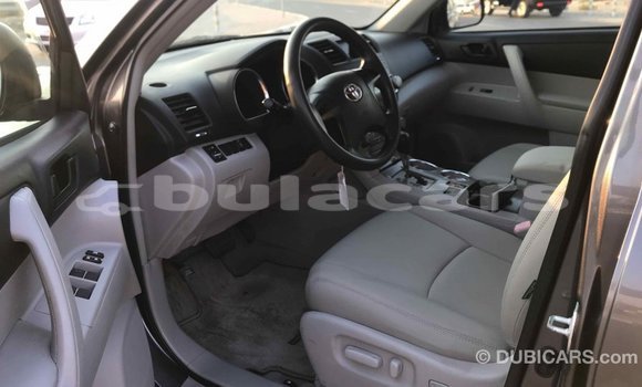Buy Import Toyota Highlander Grey Car in Import - Dubai in Central Buy Import Toyota Highlander Grey Car in Import - Dubai in Central