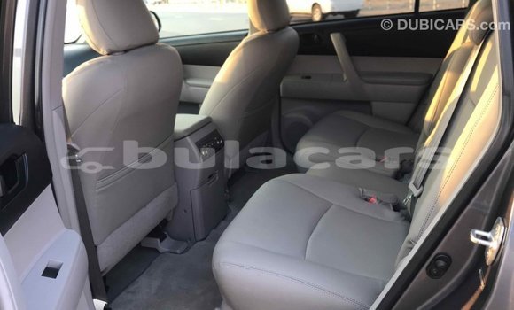 Buy Import Toyota Highlander Grey Car in Import - Dubai in Central Buy Import Toyota Highlander Grey Car in Import - Dubai in Central