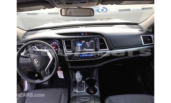 Buy Import Toyota Highlander Grey Car in Import - Dubai in Central Buy Import Toyota Highlander Grey Car in Import - Dubai in Central