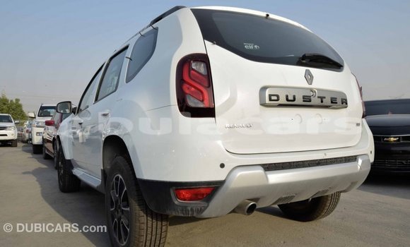 Acheter Import Voiture Renault Duster Blanc à Import - Dubai, Central Acheter Import Voiture Renault Duster Blanc à Import - Dubai, Central