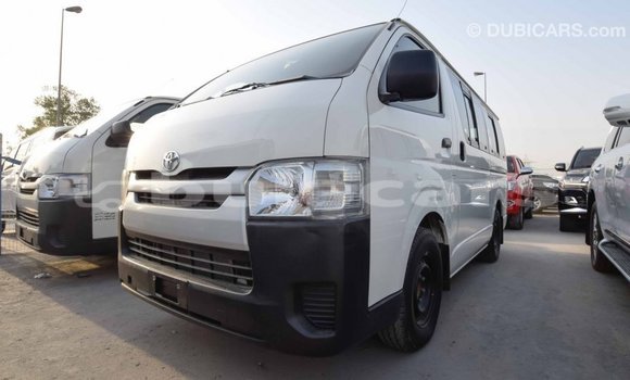 Acheter Import Voiture Toyota Hiace Blanc à Import - Dubai, Central Acheter Import Voiture Toyota Hiace Blanc à Import - Dubai, Central
