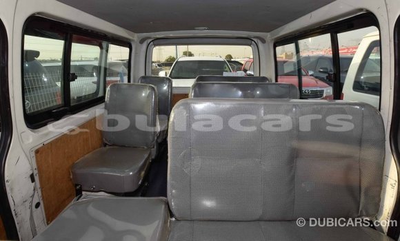 Acheter Import Voiture Toyota Hiace Blanc à Import - Dubai, Central Acheter Import Voiture Toyota Hiace Blanc à Import - Dubai, Central