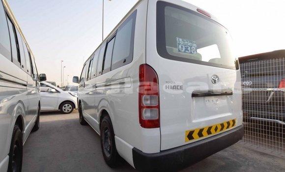 Acheter Import Voiture Toyota Hiace Blanc à Import - Dubai, Central Acheter Import Voiture Toyota Hiace Blanc à Import - Dubai, Central
