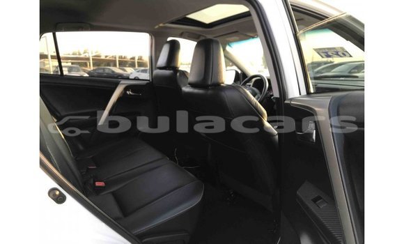 Buy Import Toyota 4Runner White Car in Import - Dubai in Central Buy Import Toyota 4Runner White Car in Import - Dubai in Central