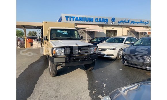 Buy Import Toyota Land Cruiser Beige Car in Import - Dubai in Central Buy Import Toyota Land Cruiser Beige Car in Import - Dubai in Central