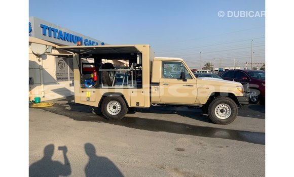Buy Import Toyota Land Cruiser Beige Car in Import - Dubai in Central Buy Import Toyota Land Cruiser Beige Car in Import - Dubai in Central
