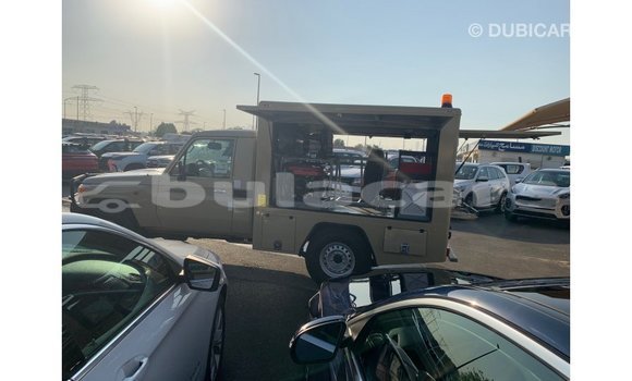 Buy Import Toyota Land Cruiser Beige Car in Import - Dubai in Central Buy Import Toyota Land Cruiser Beige Car in Import - Dubai in Central