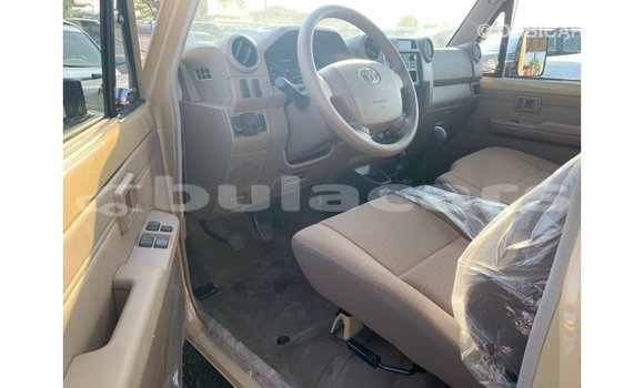 Buy Import Toyota Land Cruiser Beige Car in Import - Dubai in Central Buy Import Toyota Land Cruiser Beige Car in Import - Dubai in Central
