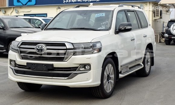 Acheter Import Voiture Toyota Land Cruiser Blanc à Import - Dubai, Central Acheter Import Voiture Toyota Land Cruiser Blanc à Import - Dubai, Central