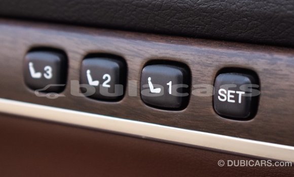 Acheter Import Voiture Toyota Land Cruiser Blanc à Import - Dubai, Central Acheter Import Voiture Toyota Land Cruiser Blanc à Import - Dubai, Central