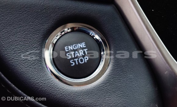 Acheter Import Voiture Toyota Land Cruiser Blanc à Import - Dubai, Central Acheter Import Voiture Toyota Land Cruiser Blanc à Import - Dubai, Central