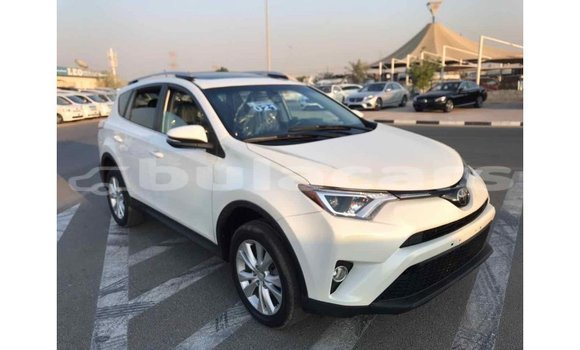 Buy Import Toyota 4Runner White Car in Import - Dubai in Central Buy Import Toyota 4Runner White Car in Import - Dubai in Central