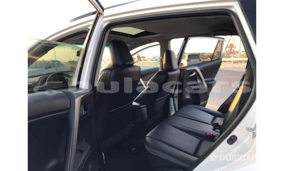 Buy Import Toyota 4Runner White Car in Import - Dubai in Central Buy Import Toyota 4Runner White Car in Import - Dubai in Central