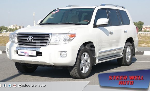Acheter Import Voiture Toyota Land Cruiser Blanc à Import - Dubai, Central Acheter Import Voiture Toyota Land Cruiser Blanc à Import - Dubai, Central