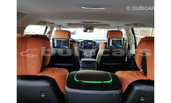 Acheter Import Voiture Toyota Land Cruiser Noir à Import - Dubai, Central Acheter Import Voiture Toyota Land Cruiser Noir à Import - Dubai, Central