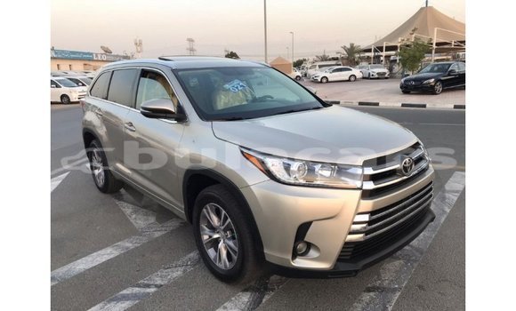 Buy Import Toyota Highlander Grey Car in Import - Dubai in Central Buy Import Toyota Highlander Grey Car in Import - Dubai in Central